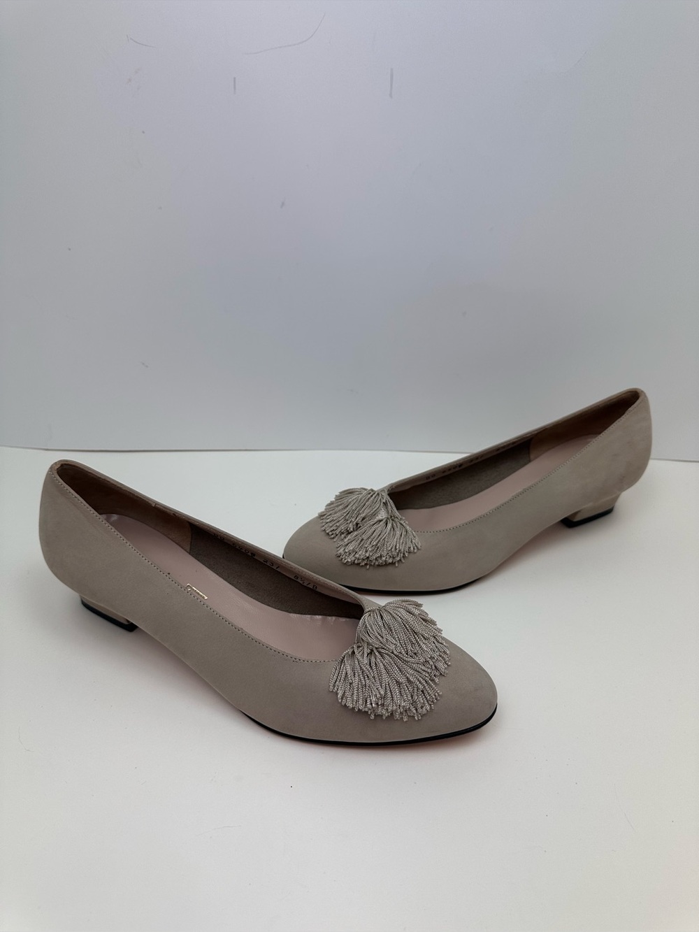 Salvatore Ferragamo Heels Womens 8.5 B Tan Suede Tassels Preppy Office Classic
